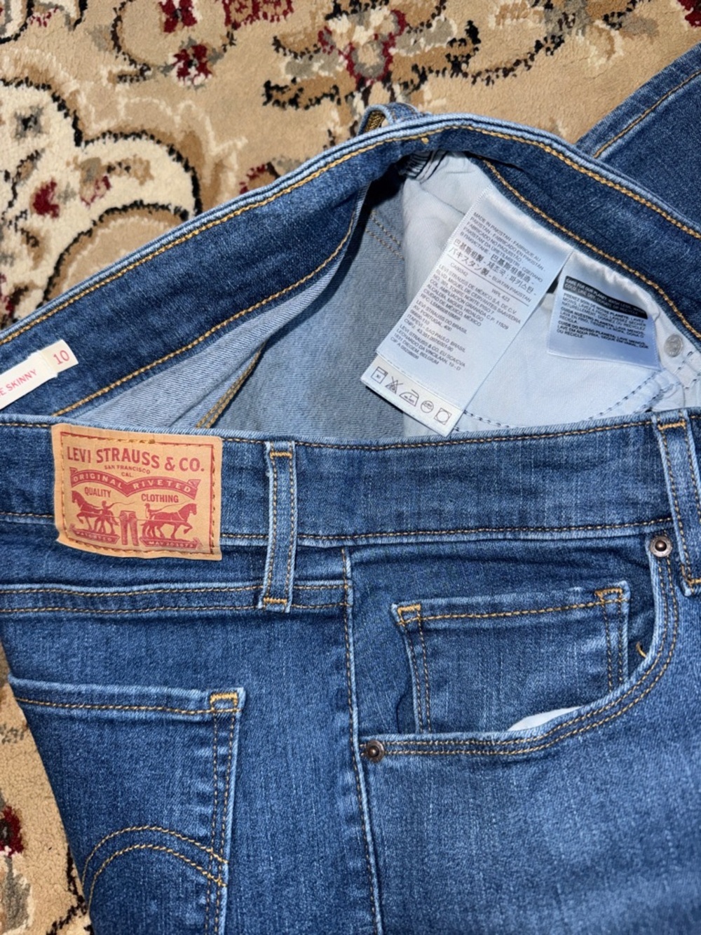 Classic Levi mid rise skinny - Picture 3 of 5